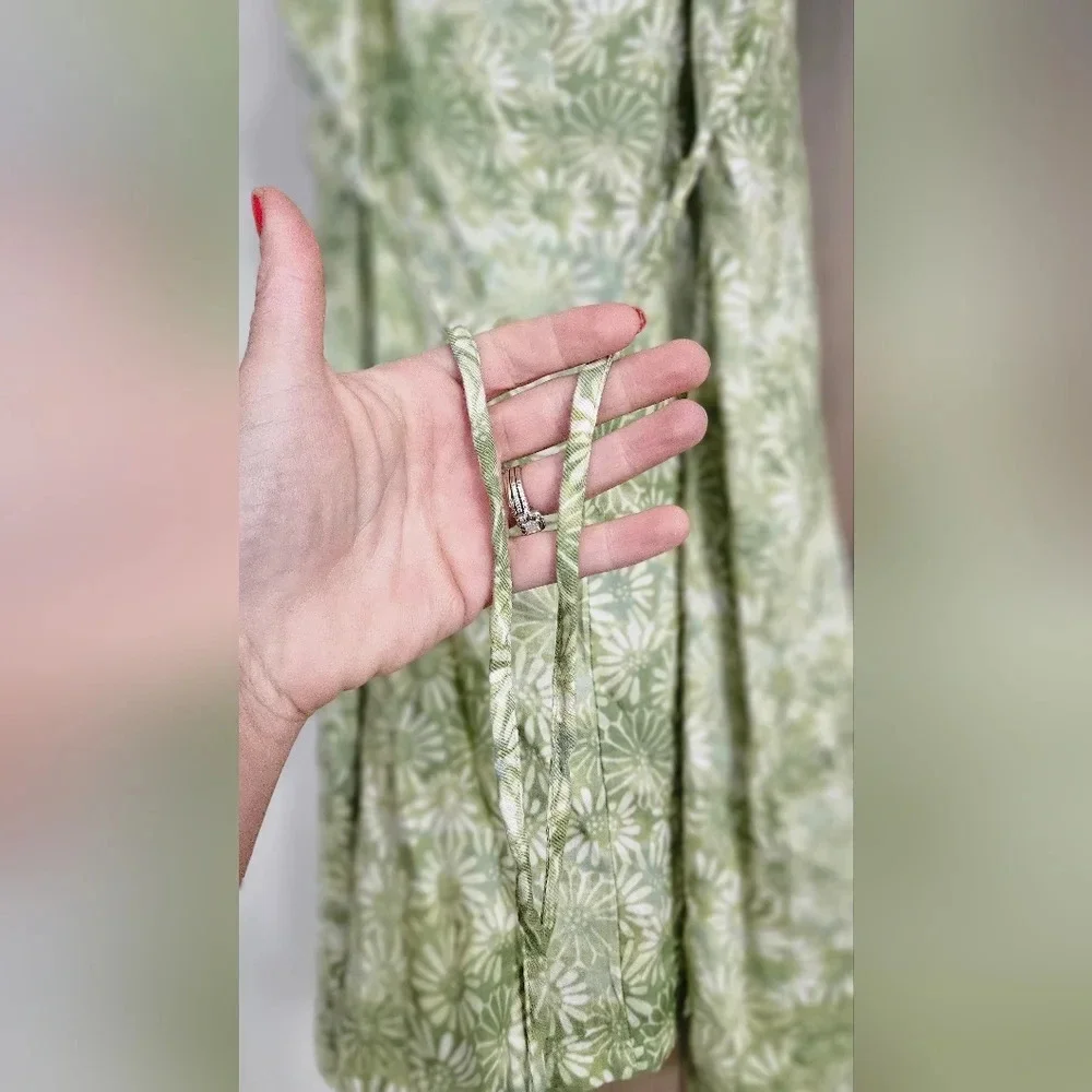 AMERICAN EAGLE Floral Button-Front V-Neck Mini Dress. Green. XS. NWT - Picture 11 of 13